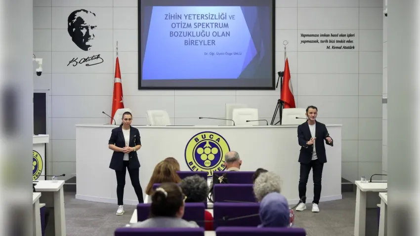 Buca Belediyesi çalışanları otizm farkındalık eğitimi aldı