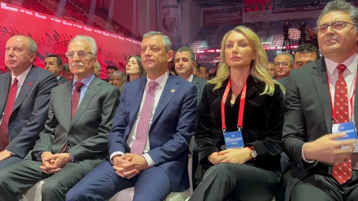 CHP'de tüzük değişiklikleri: PM 80 kişiye çıkıyor, gençlik kotası birleşiyor haberinin görseli