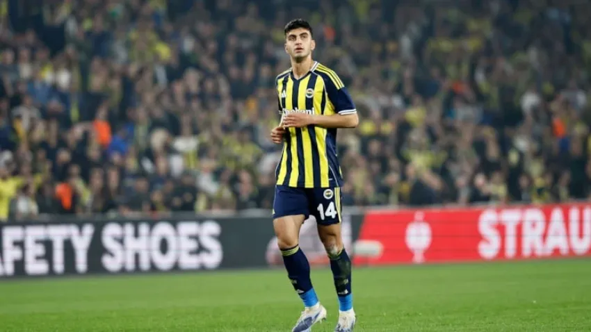 Fenerbahçe’de genç yıldız Yiğit Efe Demir ilk 11’de parladı: Sakatlıkla sahneden ayrıldı haberinin görseli