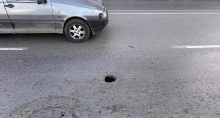 Gaziler Caddesi’ndeki yolda çökme tehlikesi