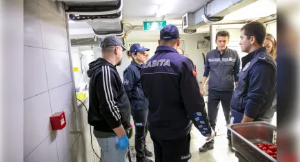 Güzelbahçe zabıtası restoranlarda hijyen denetimini sıklaştırdı