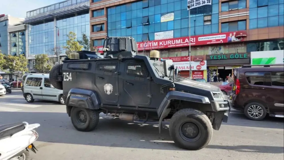İstanbul'da bomba paniği: Otele pimi çekili halde el bombası atıldı! haberinin görseli