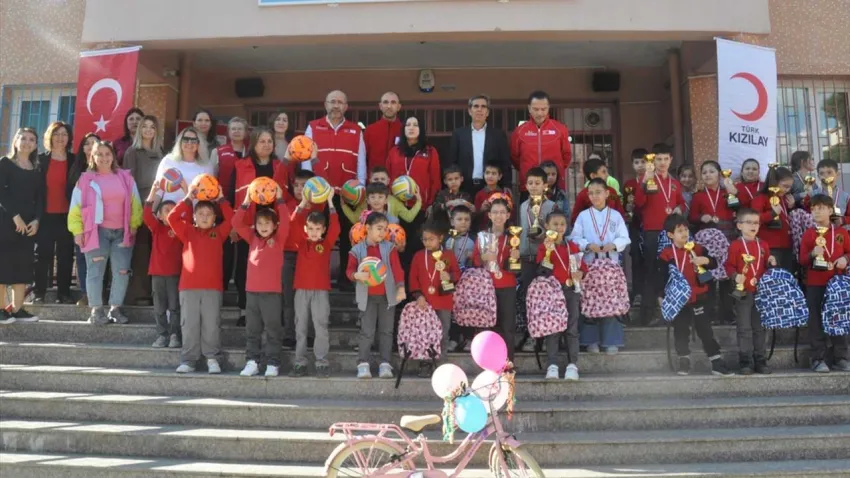 Ödemiş’te kan bağışı kampanyasına en çok destek veren öğrencilere ödül