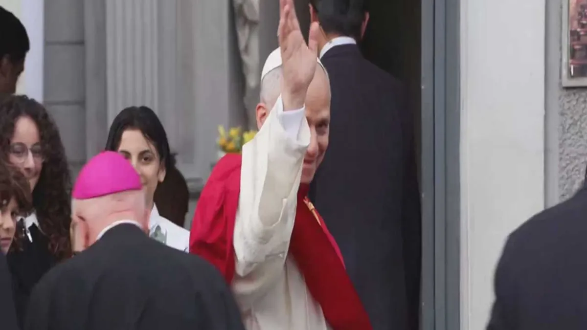 Papa 14. Leo İstanbul'da: Saint Esprit Katedrali'nde Hıristiyan din adamlarıyla tarihi buluşma haberinin görseli