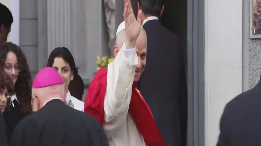 Papa 14. Leo İstanbul'da: Saint Esprit Katedrali'nde Hıristiyan din adamlarıyla tarihi buluşma haberinin görseli