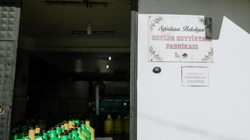 Seferihisar’da belediyenin zeytinyağı fabrikası üreticinin yükünü hafifletiyor
