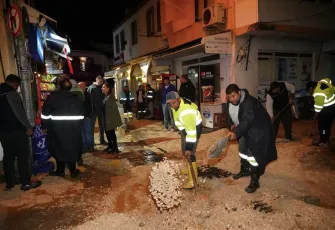 Çeşme’yi 126 kilogramlık yağış vurdu: Belediye tüm ekipleriyle seferber