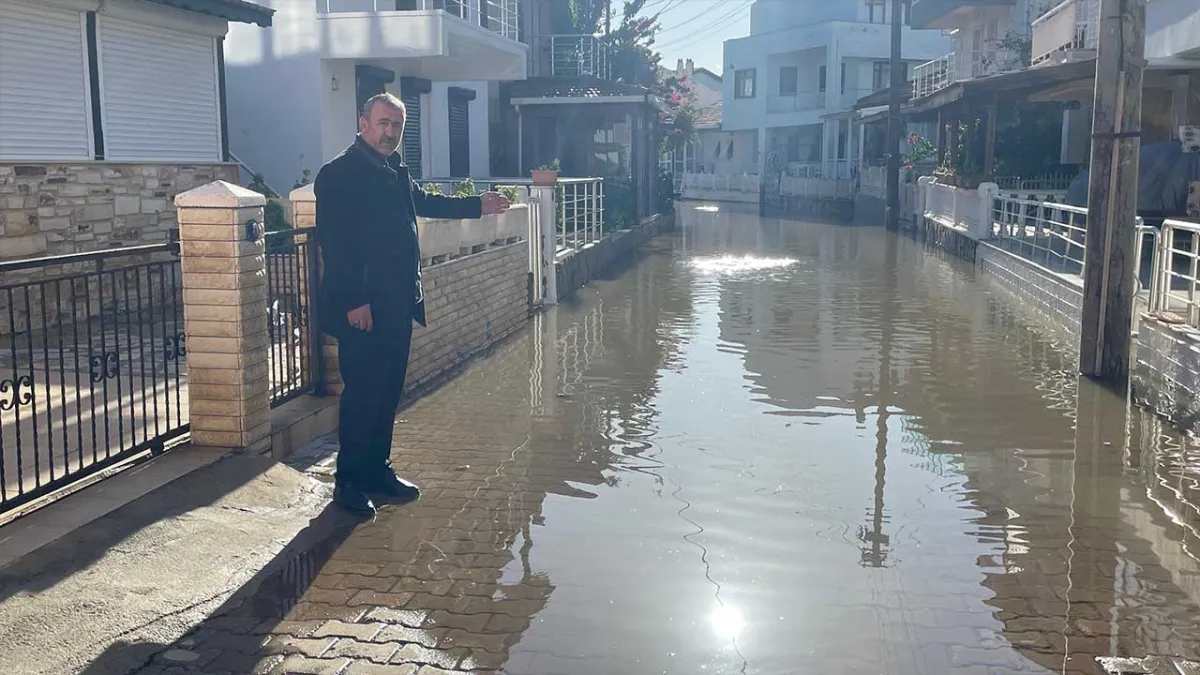 Foça'da sel felaketi: AK Partili Ramazan Genç'ten sert tepki haberinin görseli