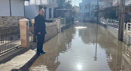 Foça'da sel felaketi: AK Partili Ramazan Genç'ten sert tepki