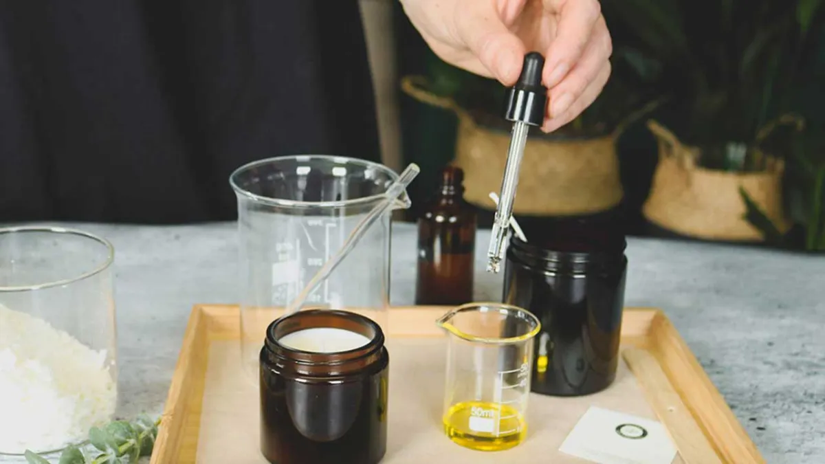 İzmir’de parfüm tutkunlarına özel workshop haberinin görseli