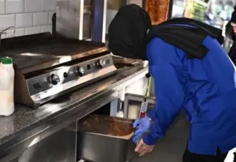 Kilolarca çürük tavuk eti ele geçirildi