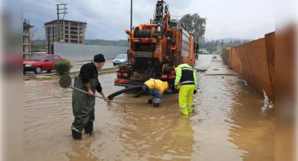 Kıyı ilçelerinde su baskını tehlikesi: Karaburun, Foça, Çeşme ve Dikili alarm veriyor