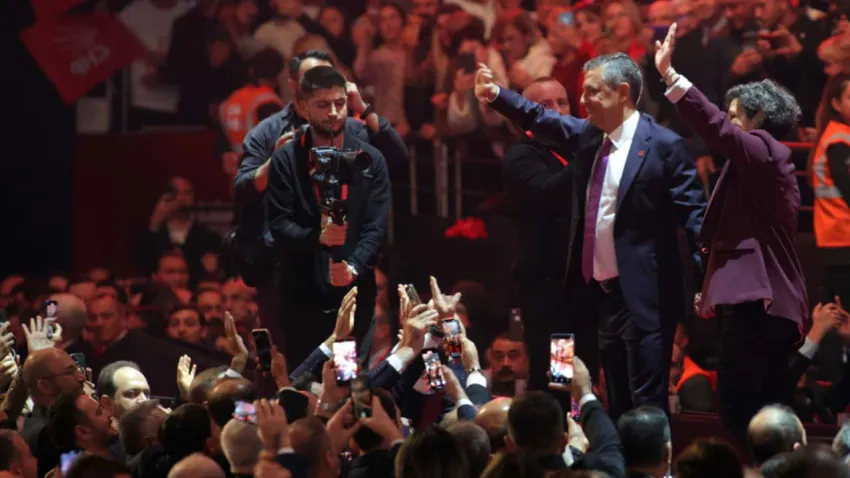 Özgür Özel yeniden genel başkan seçildi