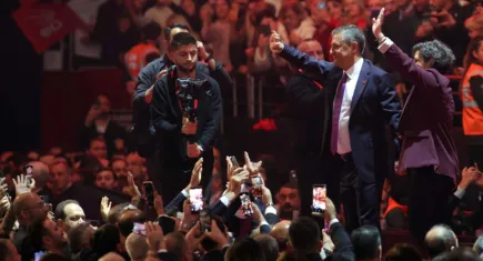 Özgür Özel yeniden genel başkan seçildi