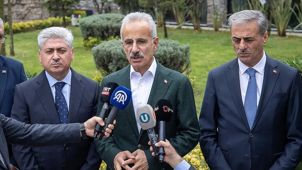 Uraloğlu: KAIROS ve VIRAT gemilerinin durumu yakından takip ediliyor haberinin görseli