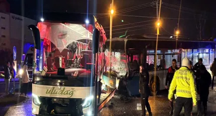 Yolcu otobüsü ile halk otobüsü çarpıştı: Çok sayıda yaralı var