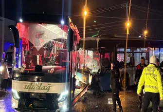 Yolcu otobüsü ile halk otobüsü çarpıştı: Çok sayıda yaralı var