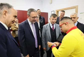 AK Partili Kasapoğlu, engelli bireylerin sorunları için Manisa’da sahaya iniyor