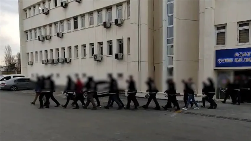 Ankara’da çeşitli suçlardan aranması olan 105 şüpheli yakalandı haberinin görseli