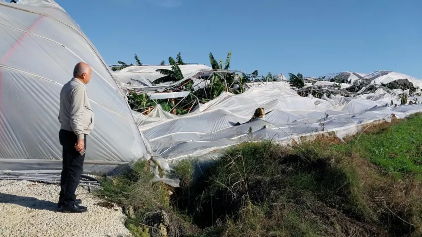 Antalya’da hortum felaketi: Seralarda 10 milyon lirayı aşan hasar oluştu haberinin görseli