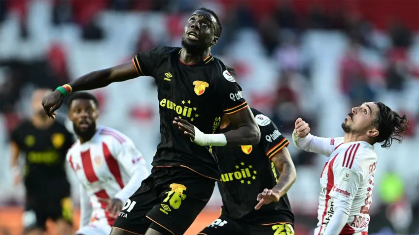 Antalyaspor, Göztepe karşısında soyunma odasına önde gitti