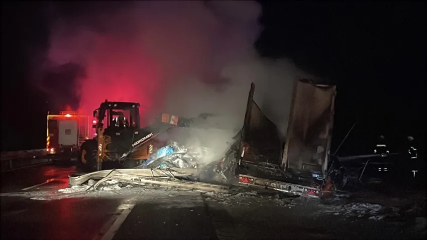 Bolu’da tekstil yüklü tır alev aldı haberinin görseli