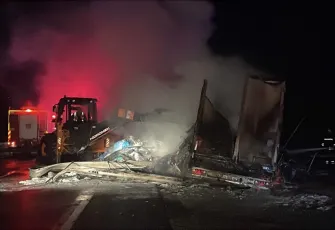 Bolu’da tekstil yüklü tır alev aldı