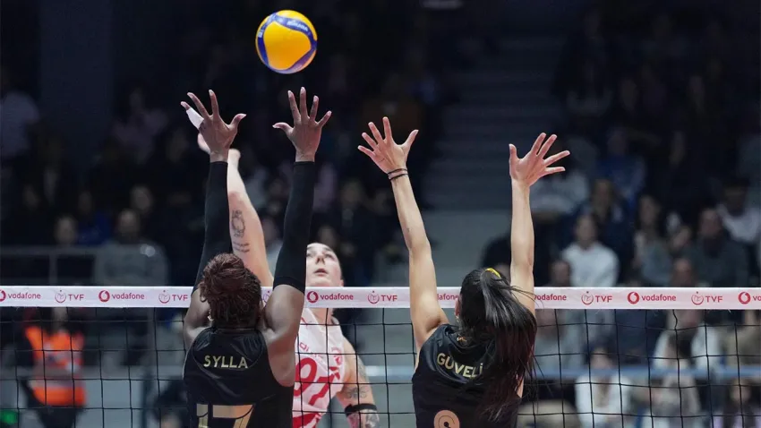 Galatasaray, İzmir'de geri dönüş yaptı: Aras Kargo'yu 3-1 mağlup etti haberinin görseli