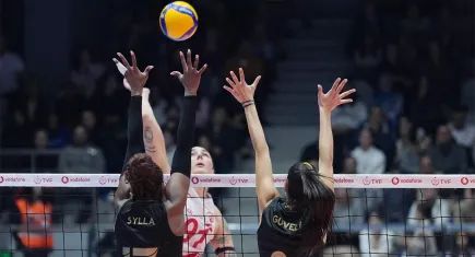 Galatasaray, İzmir'de geri dönüş yaptı: Aras Kargo'yu 3-1 mağlup etti