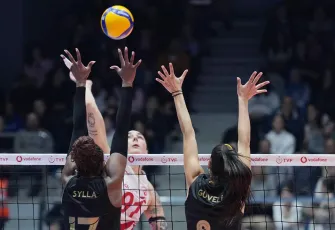 Galatasaray, İzmir'de geri dönüş yaptı: Aras Kargo'yu 3-1 mağlup etti