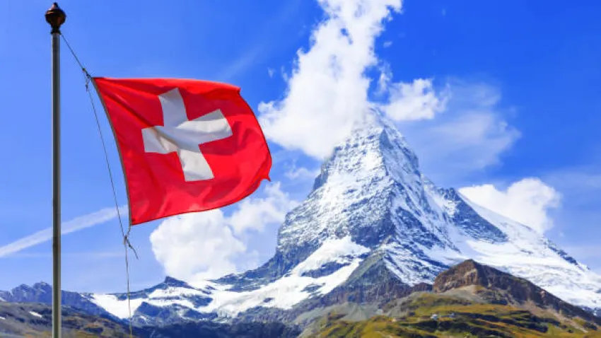 İsviçre’de seçmenler sandığa gitti: Kadınlar da zorunlu askerlik yapacak mı? haberinin görseli