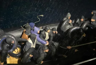 İzmir haber: Karaburun açıklarında 26 düzensiz göçmen kurtarıldı