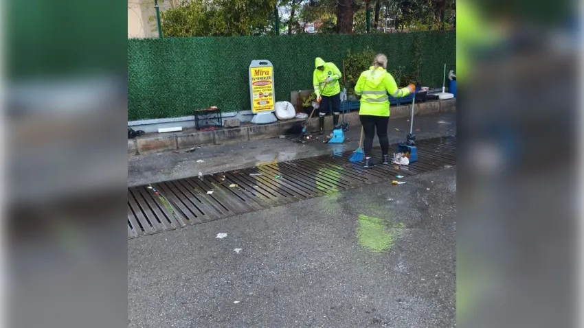 Karabağlar'da yağmur sonrası temizlik seferberliği