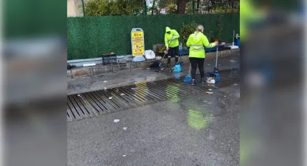 Karabağlar'da yağmur sonrası temizlik seferberliği