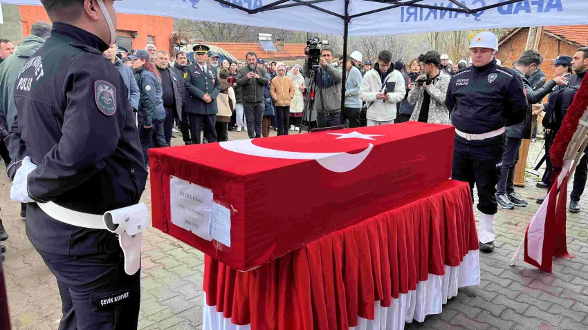 Şehit polis Hatice Ünal, memleketi Çankırı’da toprağa verildi haberinin görseli