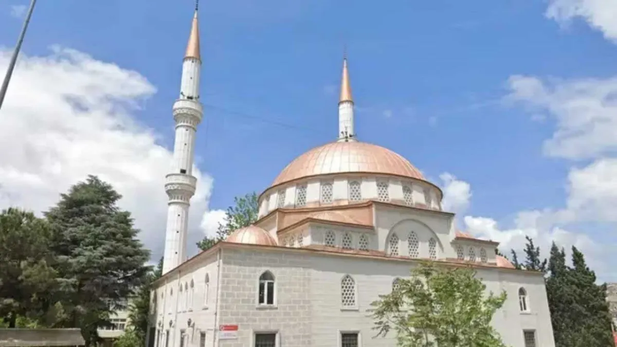 Camide uygunsuz seslere büyük tepki! haberinin görseli