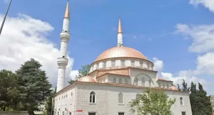 Camide uygunsuz seslere büyük tepki!