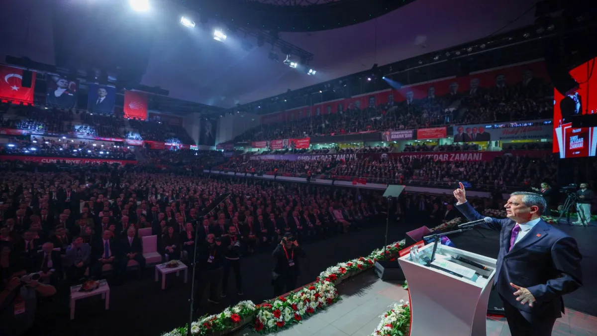 CHP'de 'A Takımı' belli oldu: Özgür Özel'in Parti Meclisi listesi fire vermedi haberinin görseli