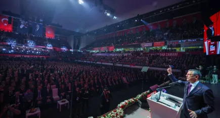 CHP'de 'A Takımı' belli oldu: Özgür Özel'in Parti Meclisi listesi fire vermedi