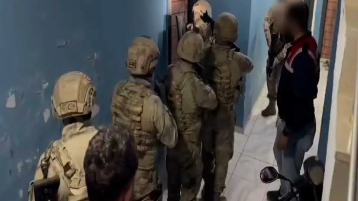 DEAŞ silahlı terör örgütüne dev operasyon: 3 kişi gözaltında haberinin görseli