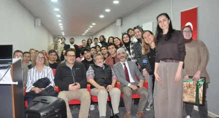 Duayen Savaş Muhabiri Coşkun Aral, Ege'de öğrencilerle buluştu