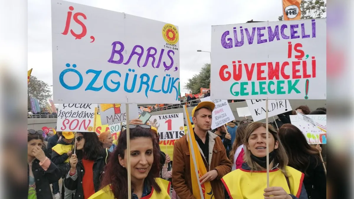 Eğitim-Sen: Mesleğimizi itibarsızlaştıran her türlü uygulamaya derhal son verilmeli haberinin görseli