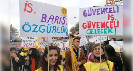 Eğitim-Sen: Mesleğimizi itibarsızlaştıran her türlü uygulamaya derhal son verilmeli