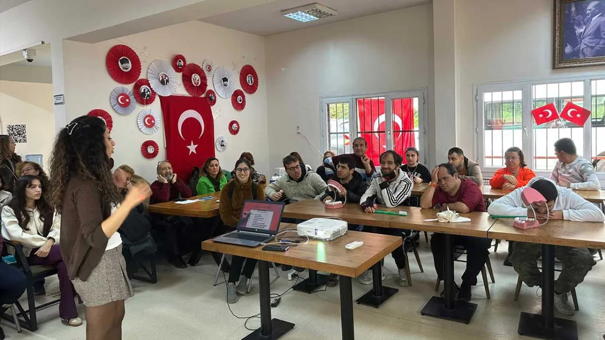 Engelsiz Yaşam Köyü’nde özel gereksinimli bireylere diş sağlığı eğitimi haberinin görseli
