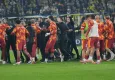 Fenerbahçe – Galatasaray maçı öncesi gerginlik: Isınmada futbolcular birbirine girdi