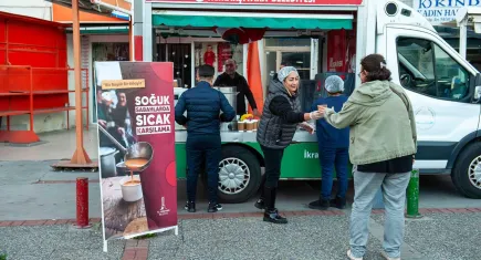 Karşıyaka’da çorba ikramı başladı