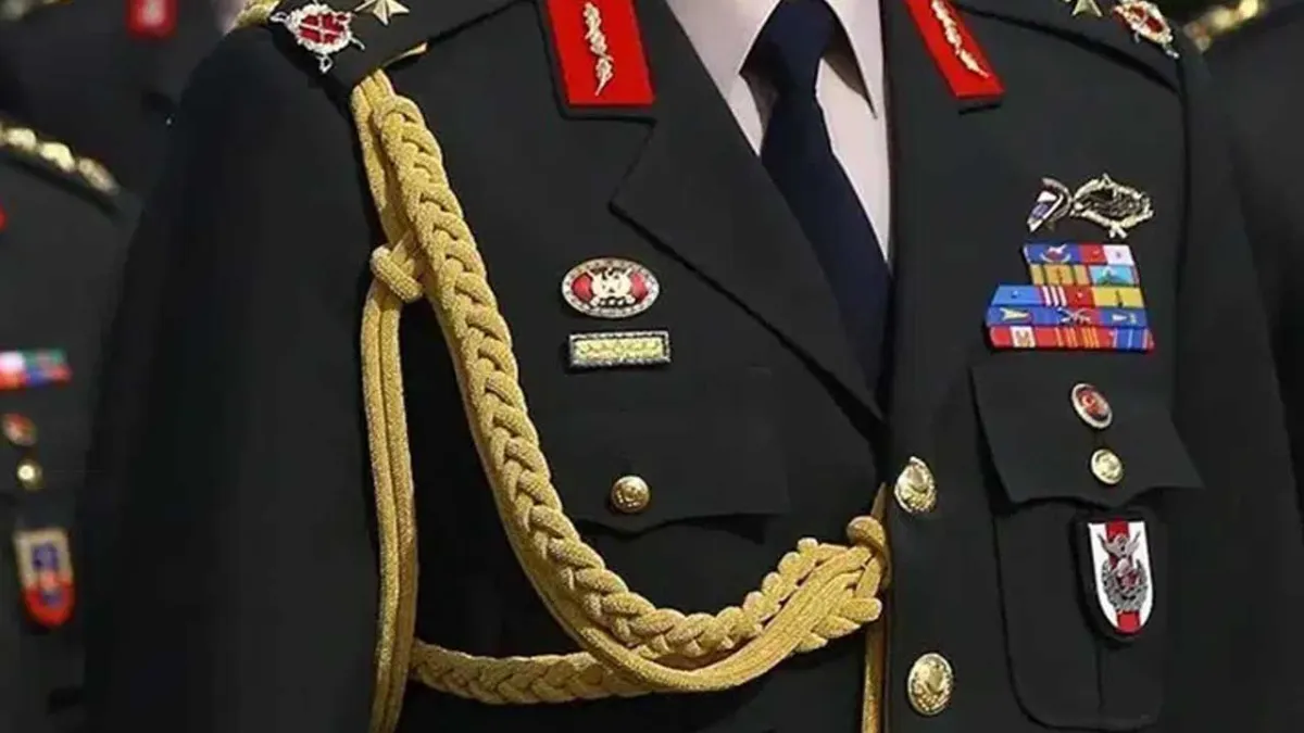 Teğmenlerin komutanının ihraç kararı iptal edildi haberinin görseli