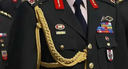 Teğmenlerin komutanının ihraç kararı iptal edildi