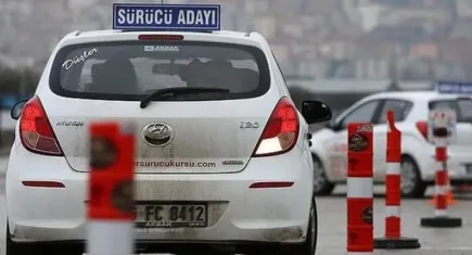 Aday sürücü ehliyetlerinde yeni dönem: Anayasa Mahkemesi düzenlemeyi durdurdu