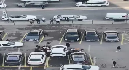 Adliye bahçesi savaş alanına döndü: Duruşma sonrası iki aile birbirine girdi